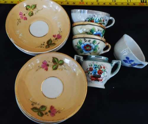 Collectable vintage lustreware children`s teaset assorted loose items