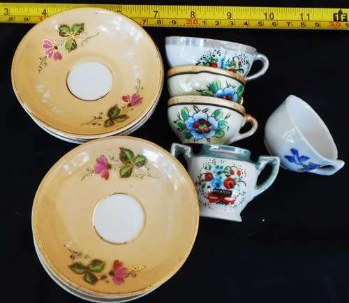 Collectable vintage lustreware children`s teaset assorted loose items