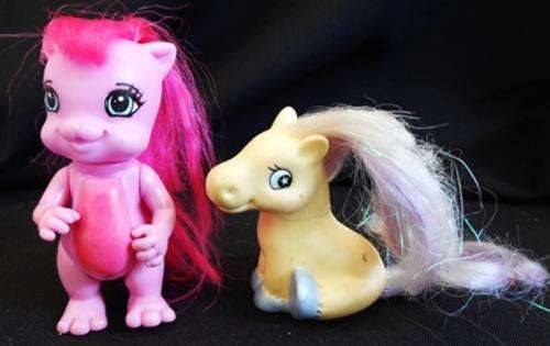My Little Pony sitting and kitty made by Hasbro