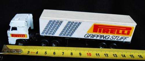Machbox DAF 3500 Space Cab 1:86 with articulated trailer Pirelli Tyres