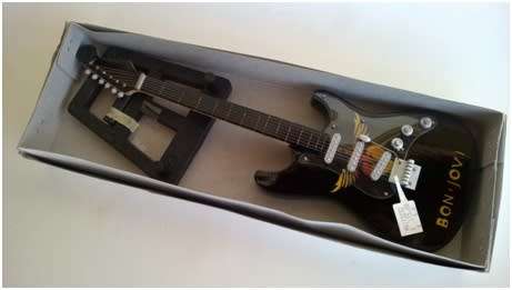 Miscellaneous * Collectables * Miniature imitation music instruments * Guitar * Bon Jovi