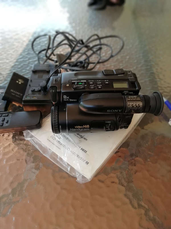 Sony Hi8 CCD-TRV91E video camera. PLEASE READ DESCRIPT - NB NB NB! For collection in PTA only please