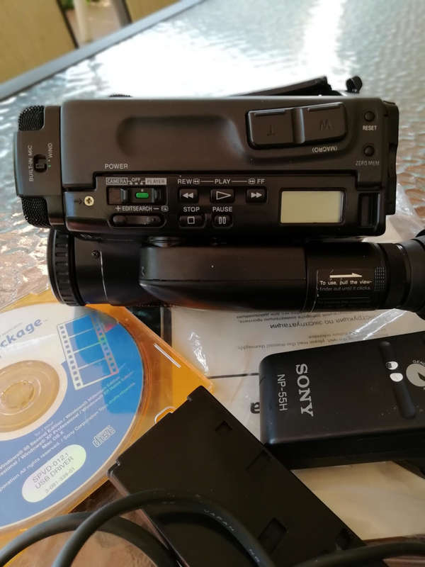 Sony Hi8 CCD-TRV91E video camera. PLEASE READ DESCRIPT - NB NB NB! For collection in PTA only please