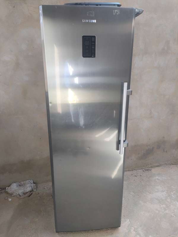Very Fancy Samsung RR82WEIS Upright Freezer Fridge