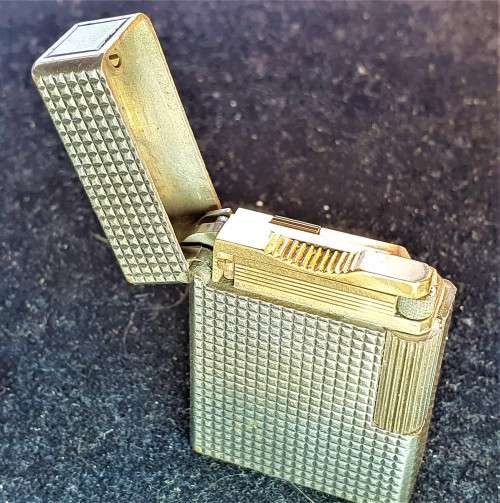 Fantastic St Dupont Roler Gas lighter from the 1960's. With original serial number. "De Paris"