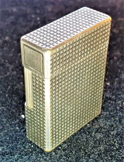 Fantastic St Dupont Roler Gas lighter from the 1960's. With original serial number. "De Paris"