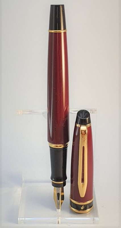 Waterman of Paris Expert MK1 Fountain Pen. In Like New Condition. Stunning Burgundy Colour.