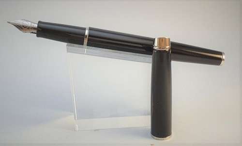 Waterman Hemisphere Fountain Pen. Black with silver trim. Free Courier Service.