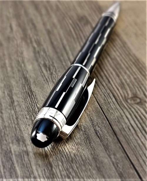 Mont Blanc Starwalker Mystery Black Fineliner. Superb Quality! Replacement value R10 800.