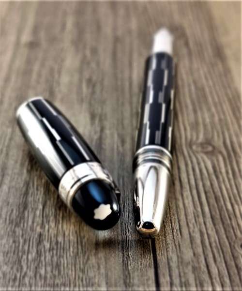 Mont Blanc Starwalker Mystery Black Fineliner. Superb Quality! Replacement value R10 800.