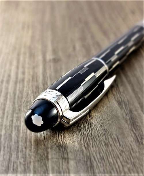 Mont Blanc Starwalker Mystery Black Fineliner. Superb Quality! Replacement value R10 800.