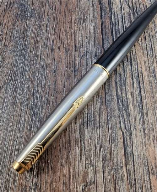 Vintage Pen Sale #12. Parker 45 Fountain Pen. 14KT Gold Nib. Black body.