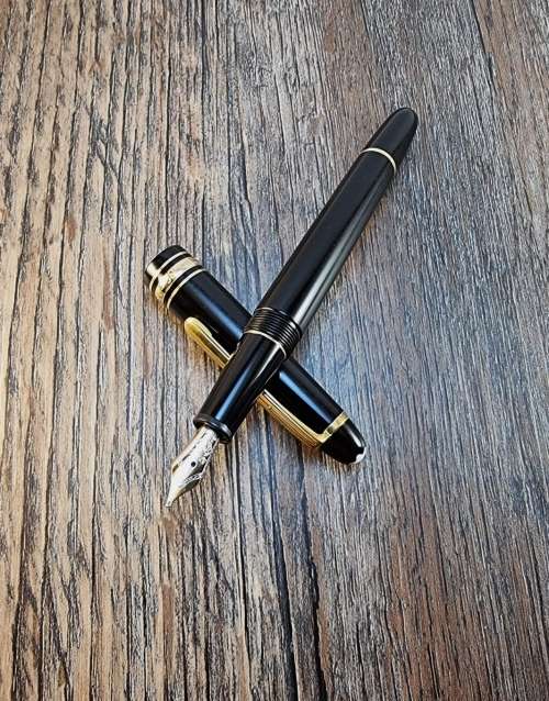 Montblanc Classique Fountain Pen. In Box!