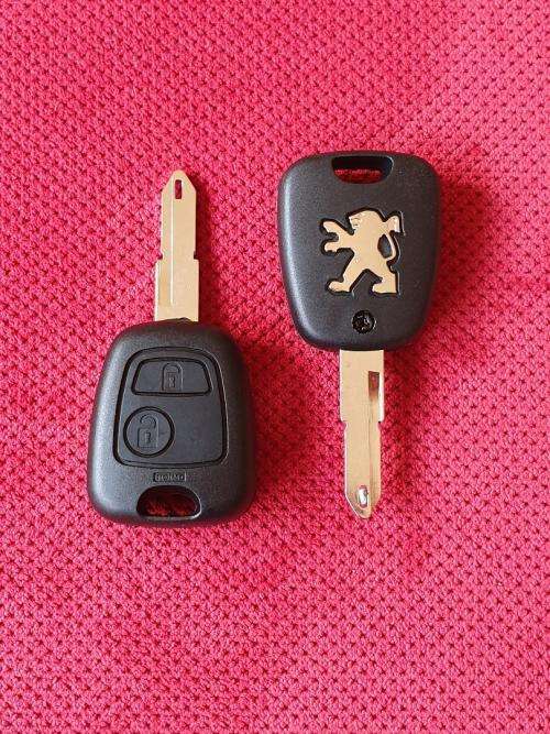 Peugeot 206 2 Button Remote Key, 433Mhz ID46 T14 Chip, Brand New, R400