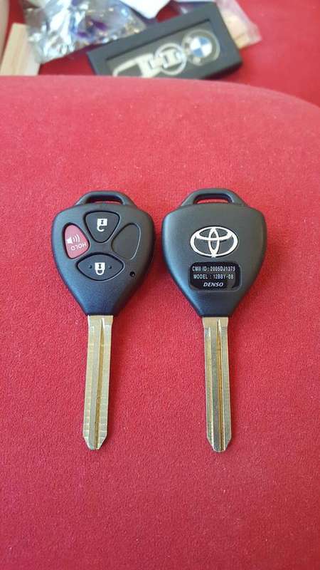 Toyota Hilux 3 Button Remote Key Complete 433Mhz with 4D67 Transponder Chip, Brand new, R499 each