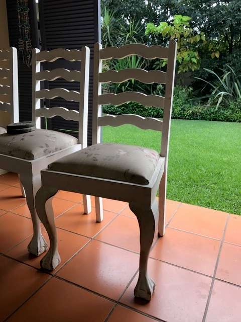 Techniqued 6 seater table and 6 chairs