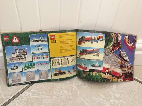 Original LEGO 1990 Catalogue - features LEGO city,  space sets