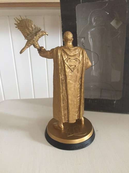 DC Death of SUPERMAN Commemorative mini statuette with packaging box - by Eaglemoss UK