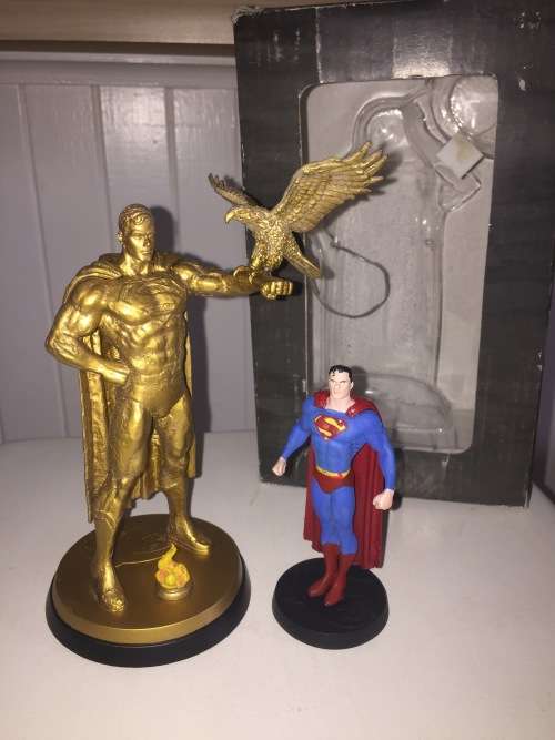 DC Death of SUPERMAN Commemorative mini statuette with packaging box - by Eaglemoss UK