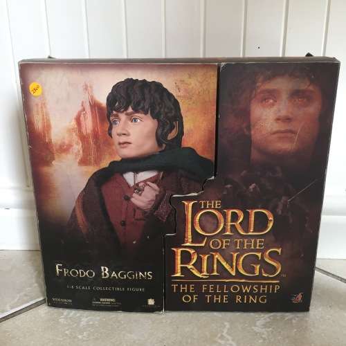 Sideshow Collectibles HOT TOYS LORD OF THE RINGS Frodo detailed 1 in 6 scale figure boxset