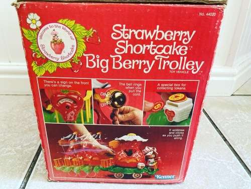STRAWBERRY SHORTCAKE BIG BERRY TROLLEY playset by Kenner toys 1982