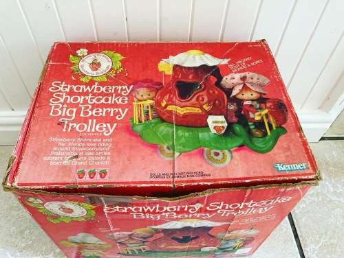STRAWBERRY SHORTCAKE BIG BERRY TROLLEY playset by Kenner toys 1982