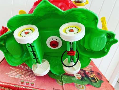 STRAWBERRY SHORTCAKE BIG BERRY TROLLEY playset by Kenner toys 1982