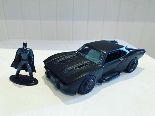 BATMAN 2022 movie style Batman Figure and Batmobile boxset - Jada Toys