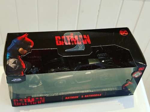 BATMAN 2022 movie style Batman Figure and Batmobile boxset - Jada Toys