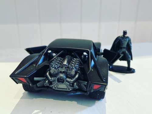 BATMAN 2022 movie style Batman Figure and Batmobile boxset - Jada Toys