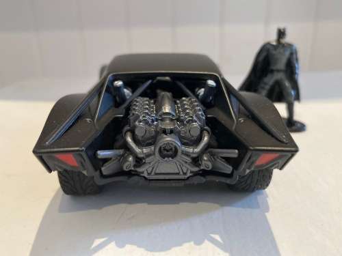 BATMAN 2022 movie style Batman Figure and Batmobile boxset - Jada Toys