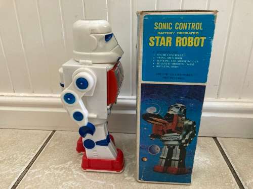 Vintage Star Wars knock-off STAR ROBOT Stormtrooper style ROBOT battery operated