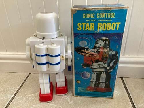 Vintage Star Wars knock-off STAR ROBOT Stormtrooper style ROBOT battery operated