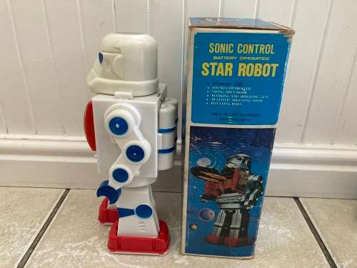 Vintage Star Wars knock-off STAR ROBOT Stormtrooper style ROBOT battery operated