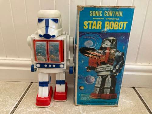 Vintage Star Wars knock-off STAR ROBOT Stormtrooper style ROBOT battery operated