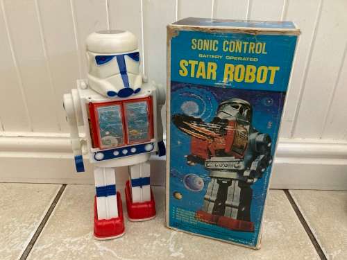 Vintage Star Wars knock-off STAR ROBOT Stormtrooper style ROBOT battery operated