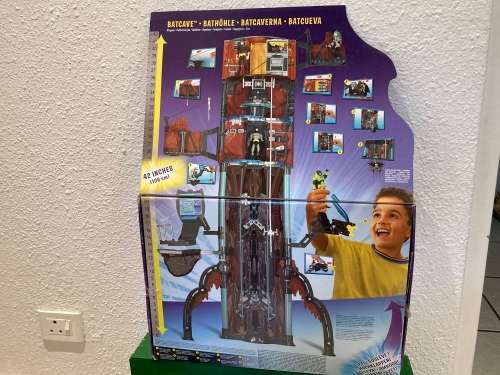 THE BATMAN 2004 animated series by MATTEL Toys Near complete series. 28 figures & Batcave set