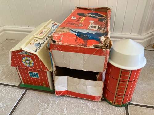 Original mid 1970s FISHER PRICE 915 Little People Play Family Farm