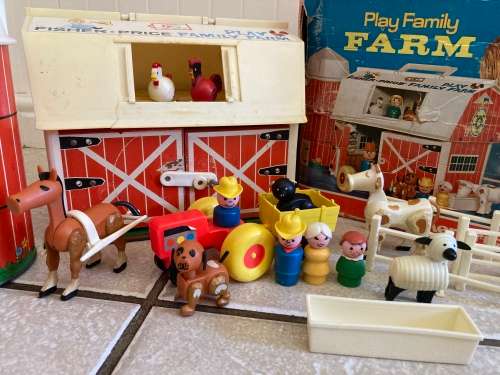 Original mid 1970s FISHER PRICE 915 Little People Play Family Farm