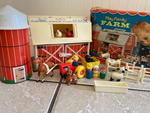 Original mid 1970s FISHER PRICE 915 Little People Play Family Farm