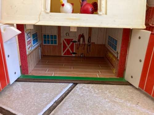 Original mid 1970s FISHER PRICE 915 Little People Play Family Farm