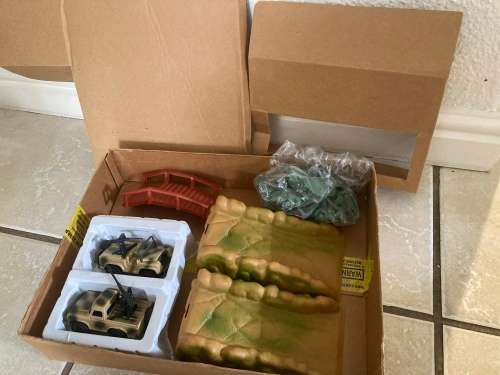 1982 Plastic Toy Soldier Military Mountain Pass Boxset by the legendary ARCO Toys