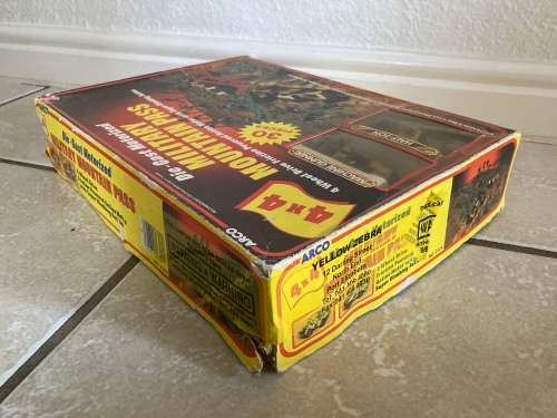 1982 Plastic Toy Soldier Military Mountain Pass Boxset by the legendary ARCO Toys