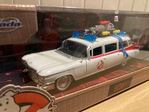 1:24 GHOSTBUSTERS ECTO 1 Ambulance JADA diecast mint in box