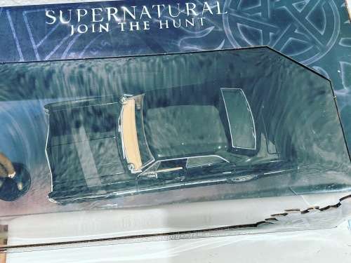 SUPERNATURAL diecast Dean Figure & 1967 Chevrolet SS IMPALA boxset - Jada Toys - 2023 - 1:24 scale