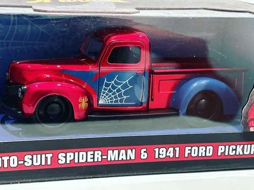 Marvel comics SPIDER MAN 1941 Ford Pick up & Spider-Man figure in 1:32 scale by JADA