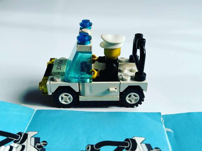 LEGO No: 6507 Policeman and Patrol Car complete with original instructions leaflet 1984