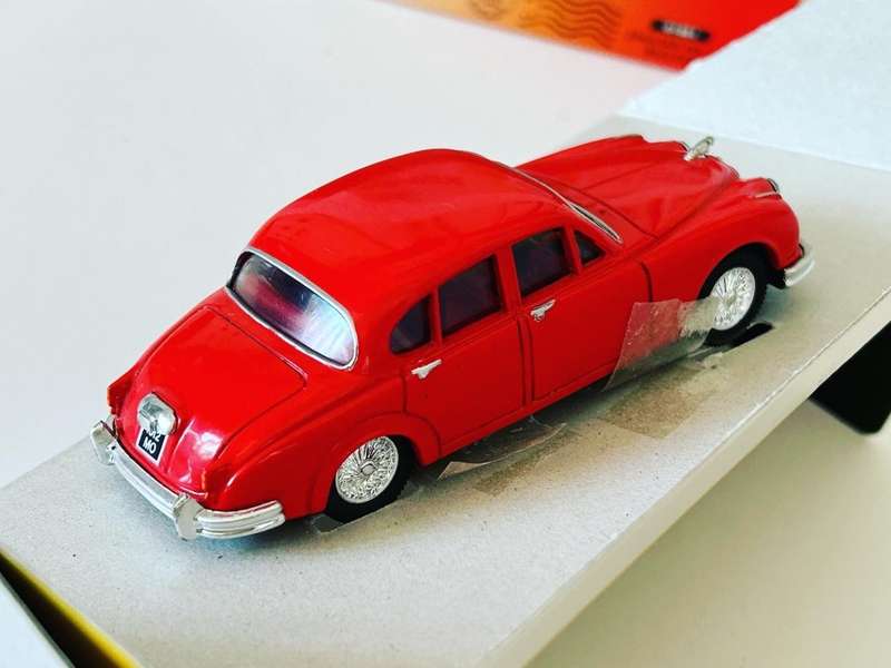 Corgi Toys No: 01801 BUSTER Film starring Phil Collins Movie Car The red Jaguar MK ll diecast