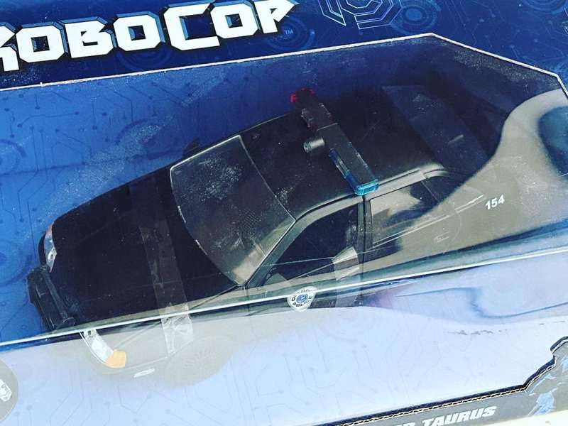 ROBOCOP diecast figure & Detroit Police car boxset - Jada Toys - 2023 - 1:24 scale