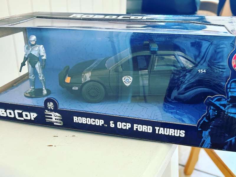 ROBOCOP diecast figure & Detroit Police car boxset - Jada Toys - 2023 - 1:24 scale